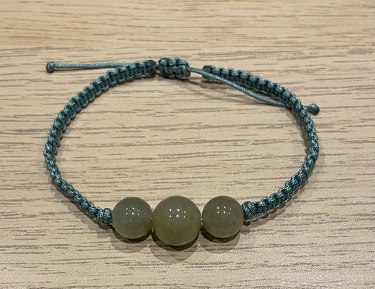 Handmade bracelet with fine jade beads