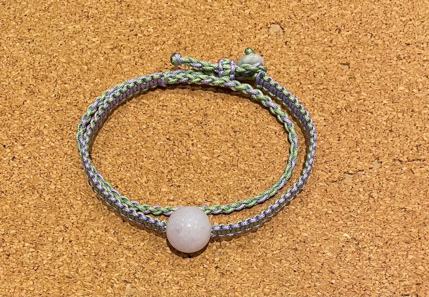 Handmade bracelet with a 13mm light purple jade bead