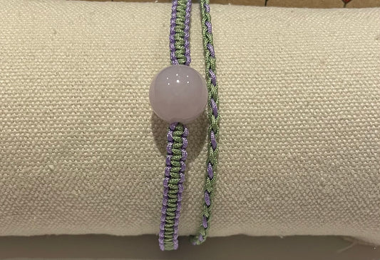Handmade bracelet with a 13mm light purple jade bead