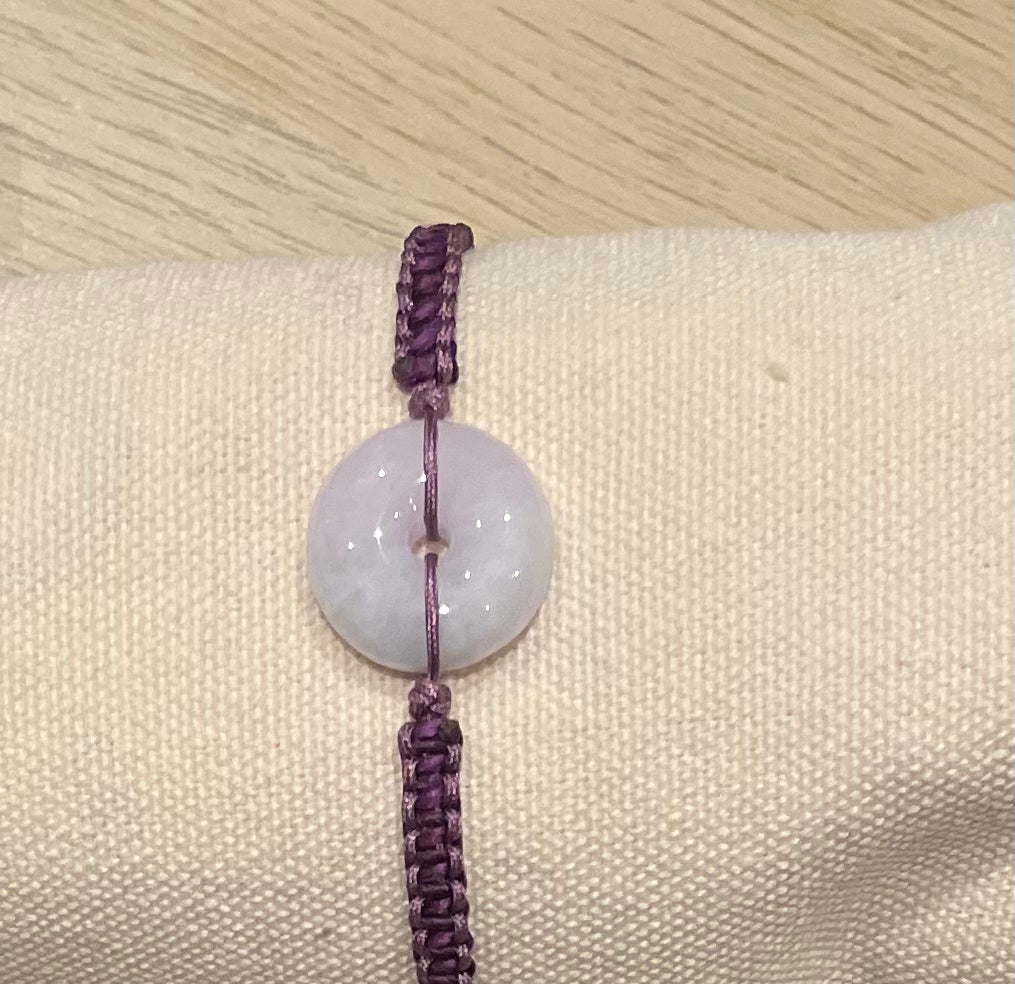 Handmade bracelet with a light purple jade donut